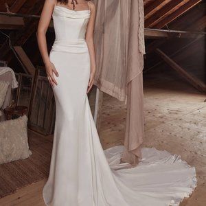 La Perle Dolce Wedding Dress: NWT